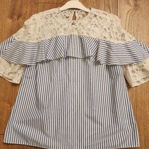 Stunning blouse with lace details